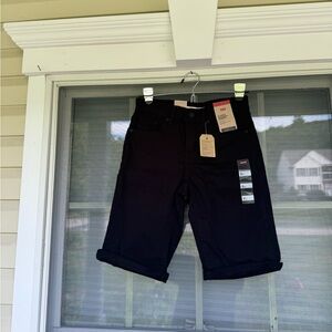 Black Levi’s Bermuda Shorts Size 00